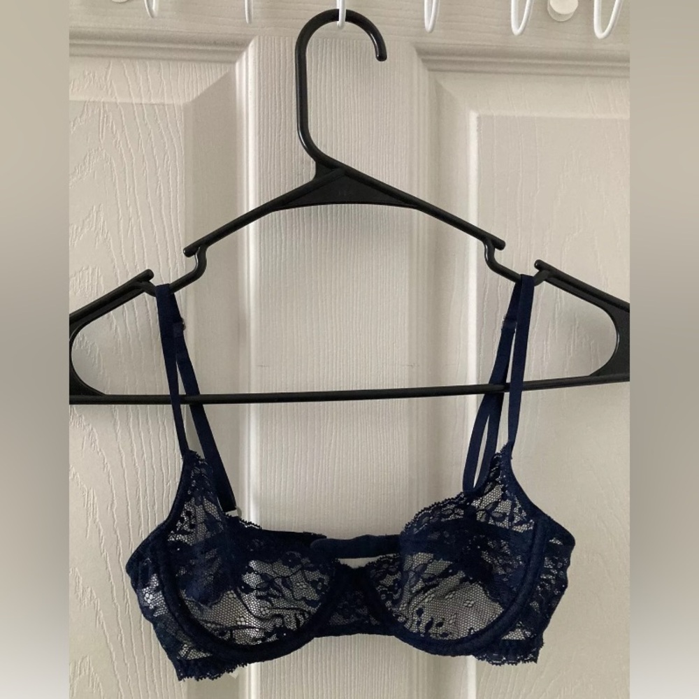 Gilly Hicks Navy Blue Lace Balconet Push ‘Em Up Bra (32B).